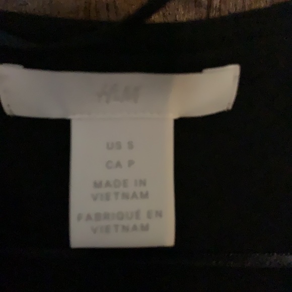 3/25$ H&M Black Sateen Cowl Neck Tank Top - Picture 4 of 5